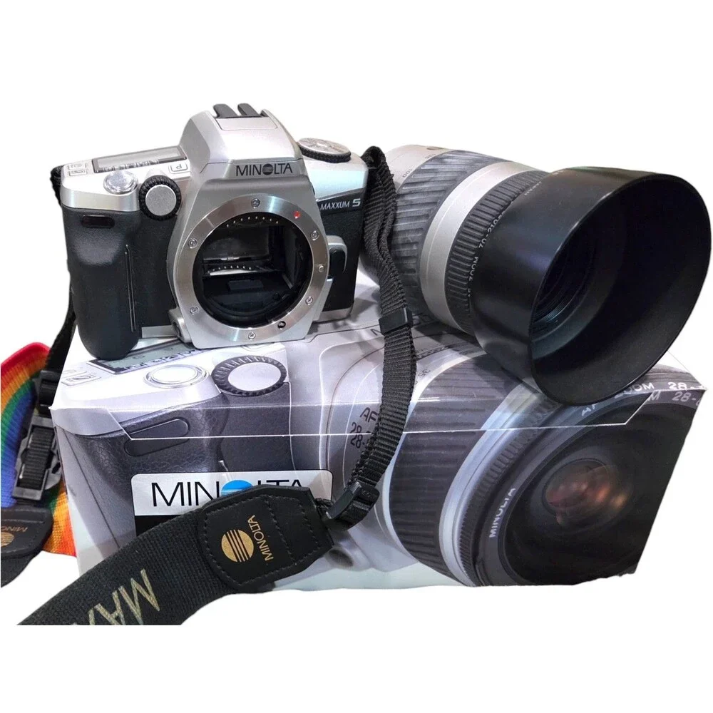 Minolta Maxxum 5 35MM SLR Film Camera with  AF Zoom 70-210 In Box! Vintage